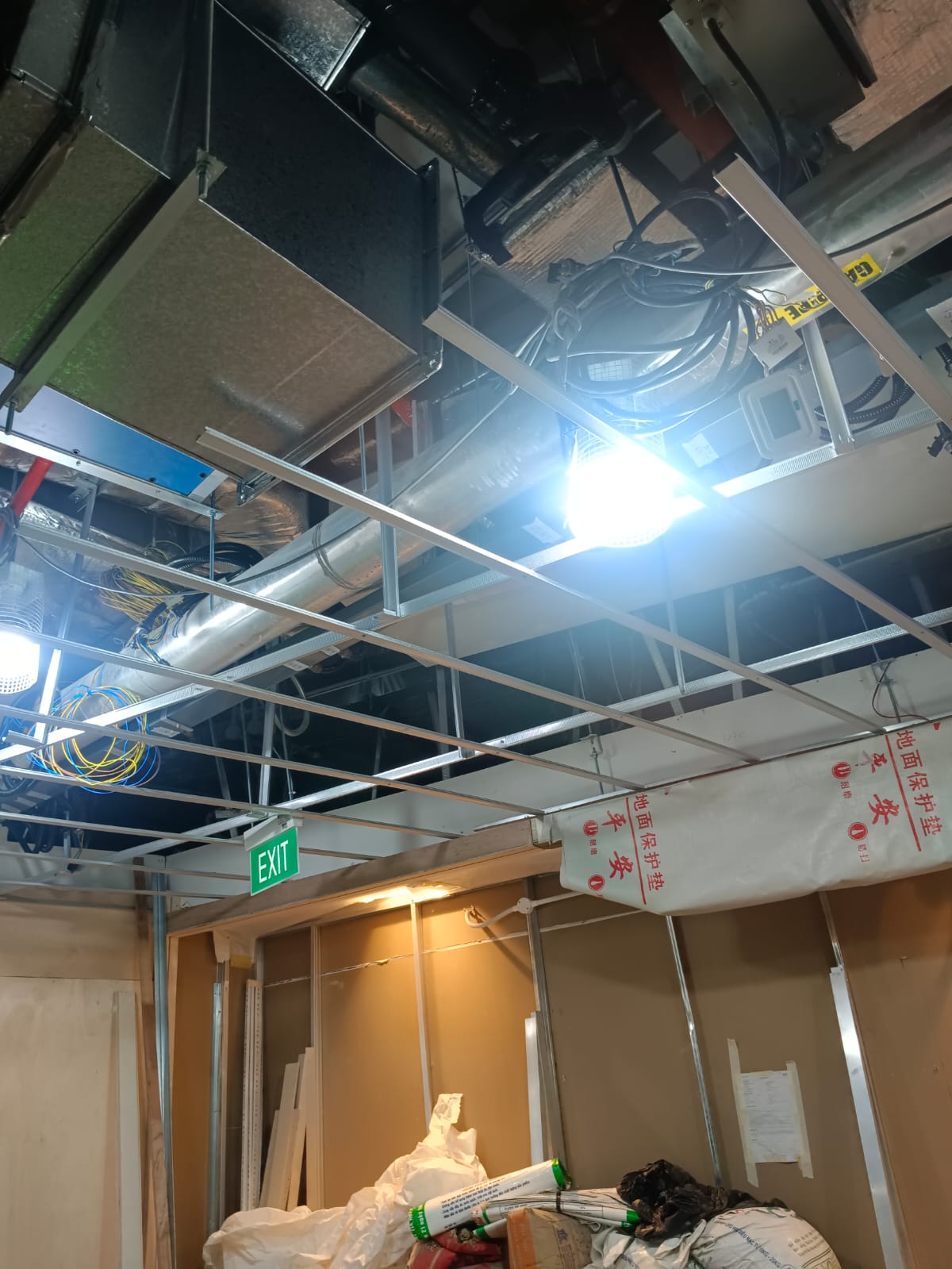 AR Engineering Ceiling Partition Singapore — ceiling grid and MEP coordination above a suspended ceiling